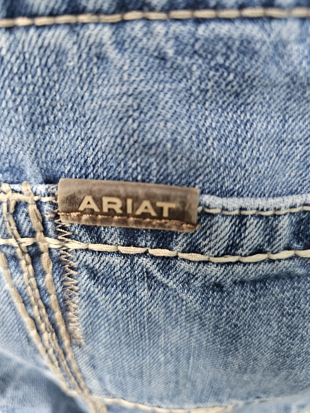 🚨CLEARANCE🚨 Ariat Light Blue Straight Fit Jeans with Tan Stitching - Picture 8 of 11